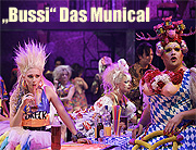 Staatstheater am Gärtnerplatz: „Bussi - Das Munical“ von Thomas Hermanns begeistert als Uraufführung im Gärtnerplatztheater-Ausweichquartier Reithalle (4. Juli 2015) Fotos: Christian POGO Zach für Staatstheater am Gärtnerplatz